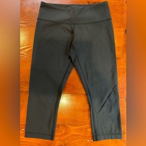 Lululemon Black Cropped Leggings size 6